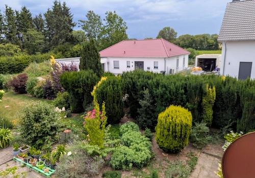 rechte Grundstücksgrenze