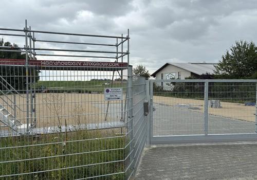 Einfahrt mit Schiebetor