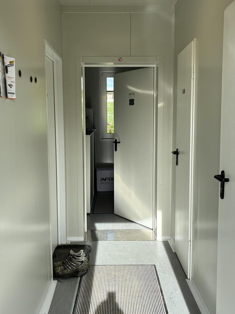 Flur des Bürocontainer