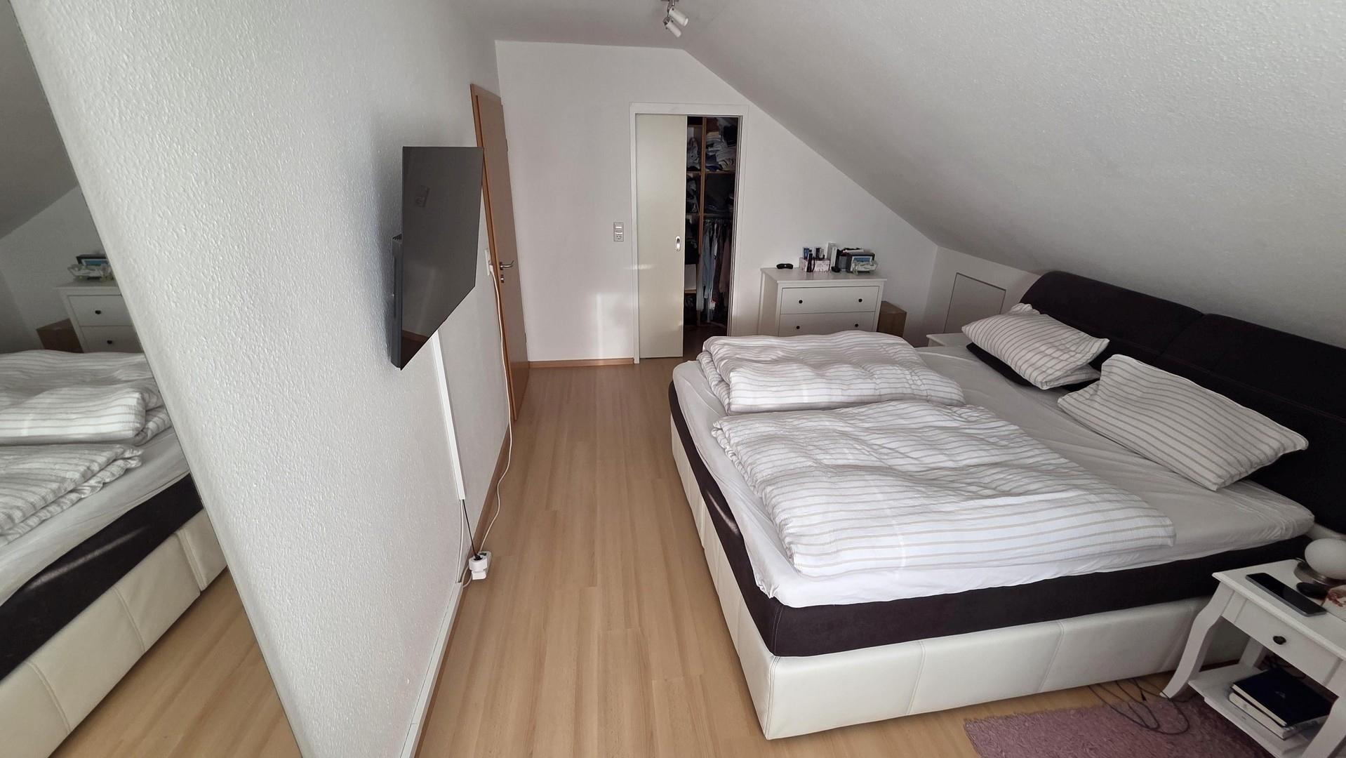 Schlafzimmer mit Ankleide