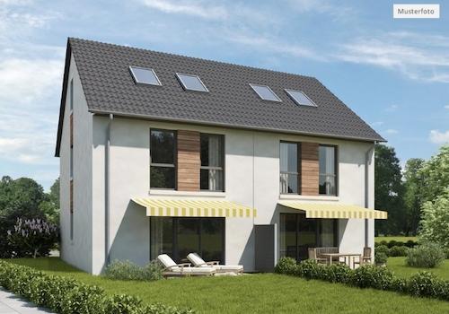 Einfamilienhaus_Rückansicht_2_Musterfoto