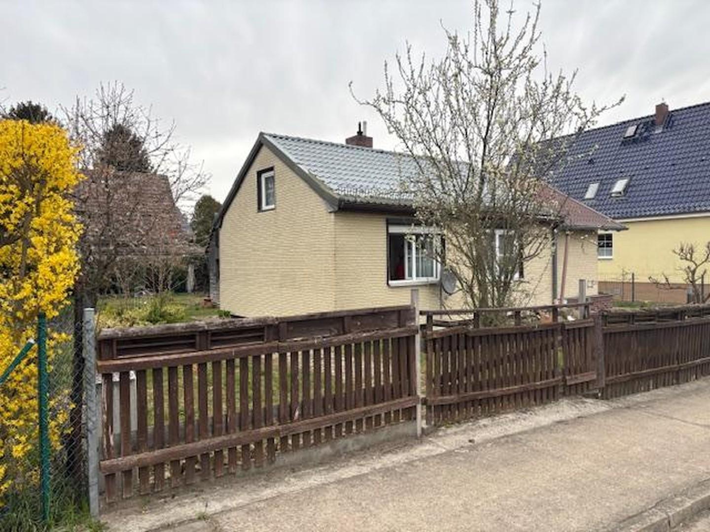 Blick ins Grundstück