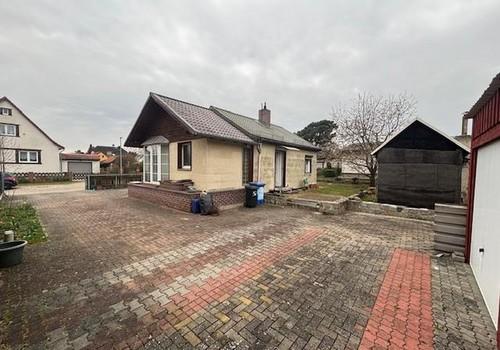 Blick ins Grundstück