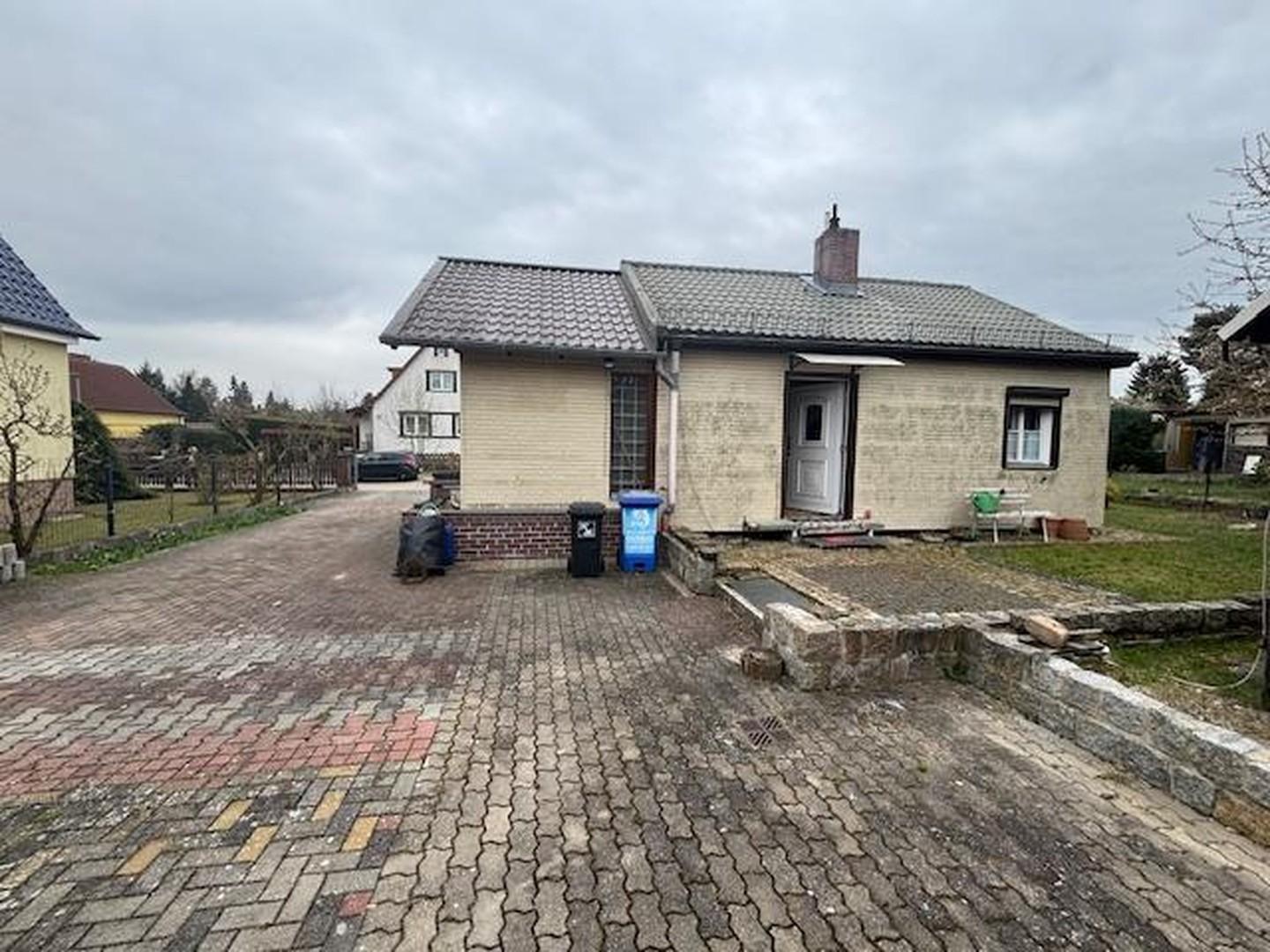 Blick ins Grundstück Rückseite