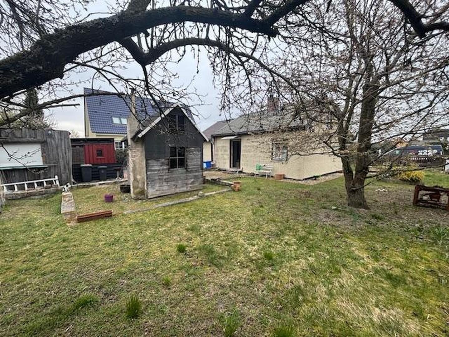 Blick ins Grundstück