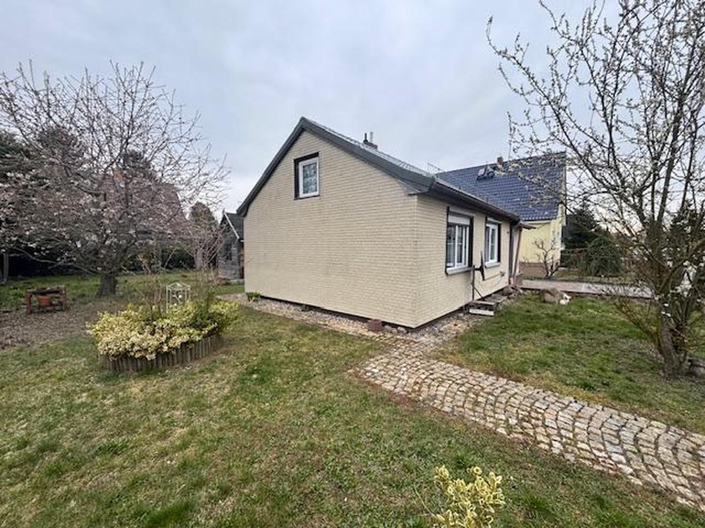 Blick ins Grundstück