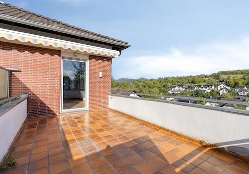 EG: Terrasse mit Ausblick