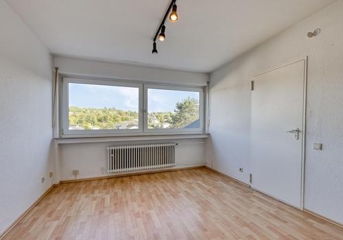 UG: Zimmer mit Garagenzugang