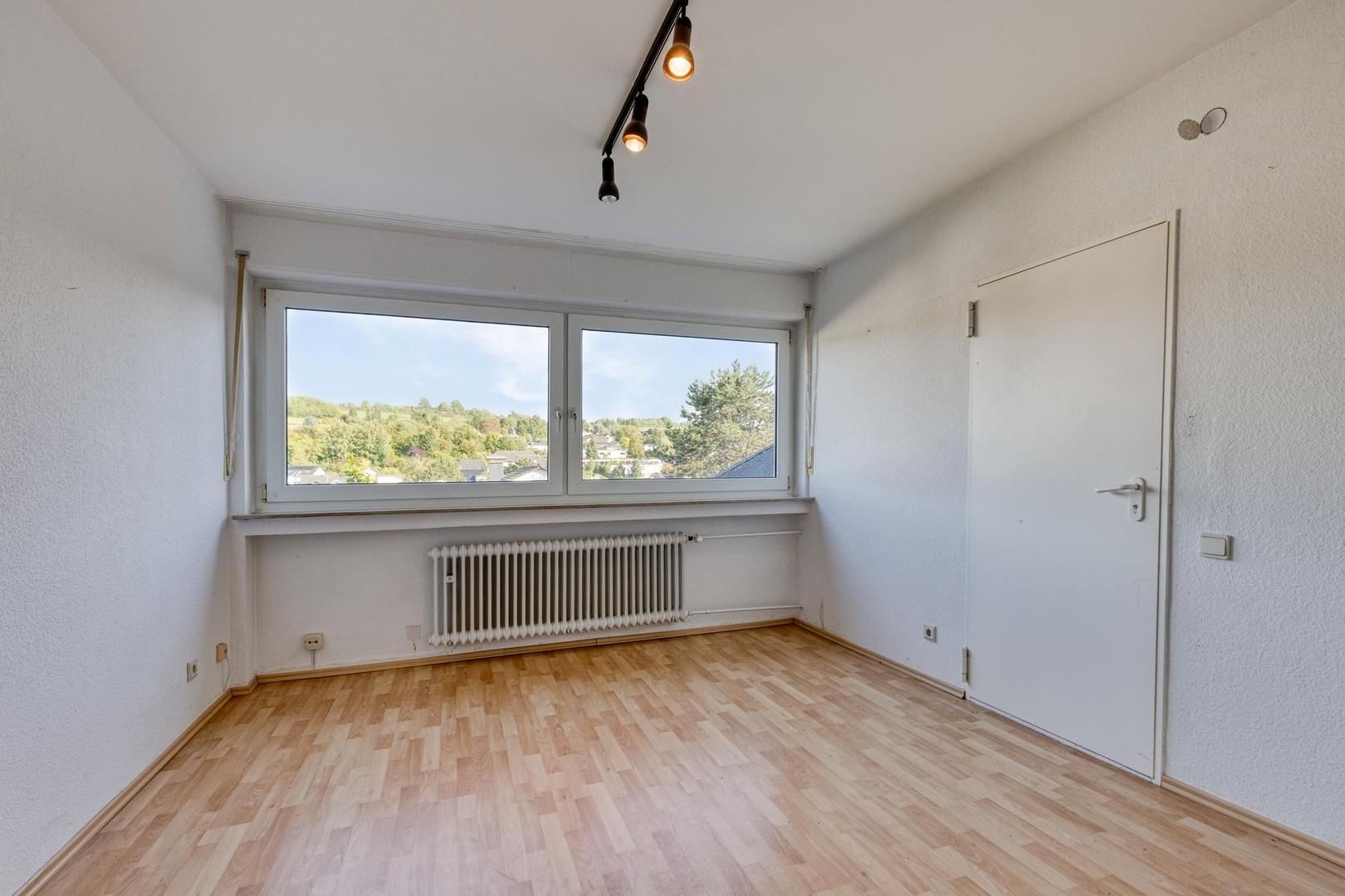 UG: Zimmer mit Garagenzugang