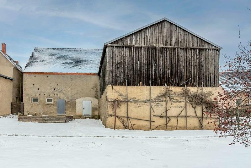 Hintere Hausansicht mit Scheunenanbau
