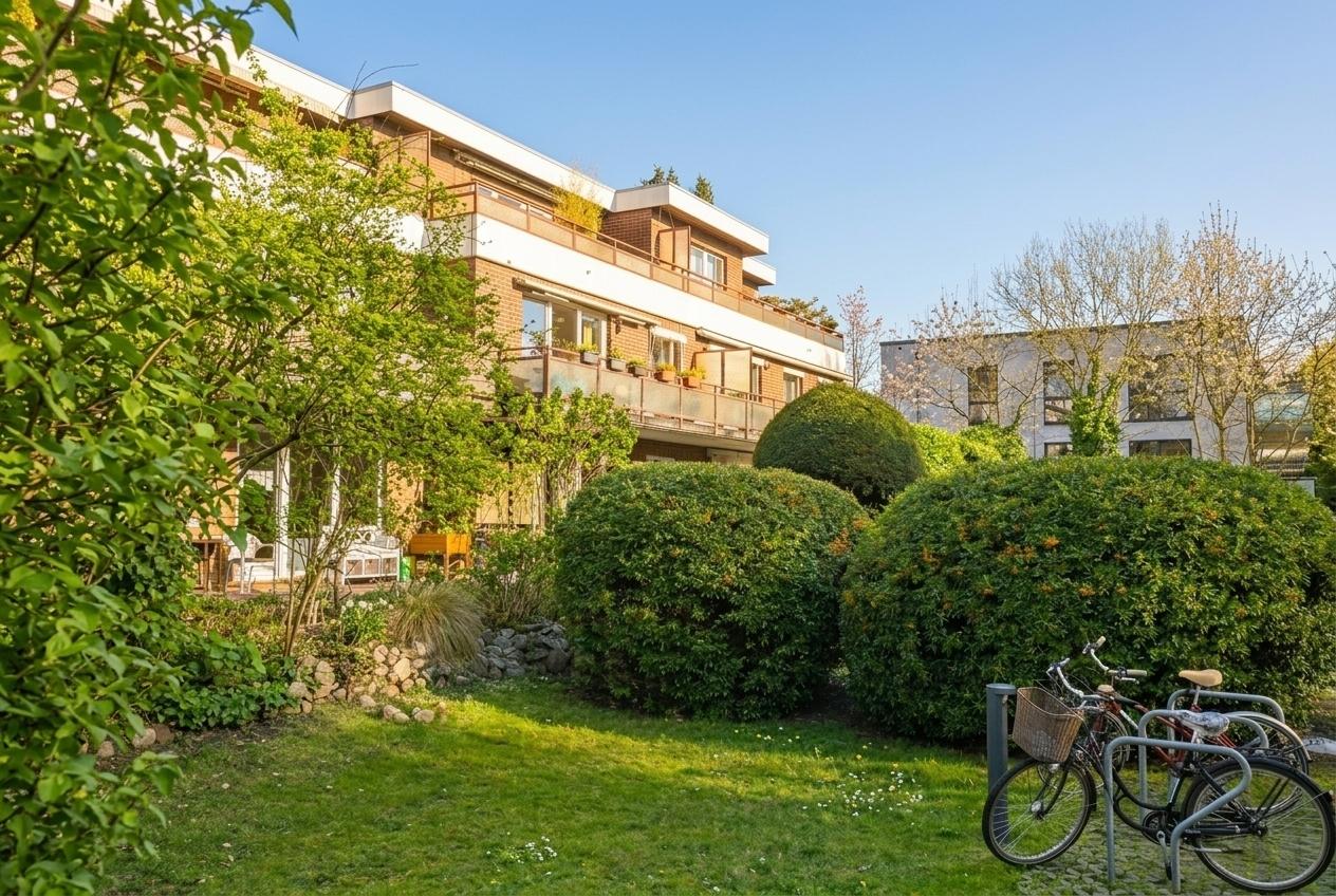 Rückwärtige Anlage mit Ansicht Balkon