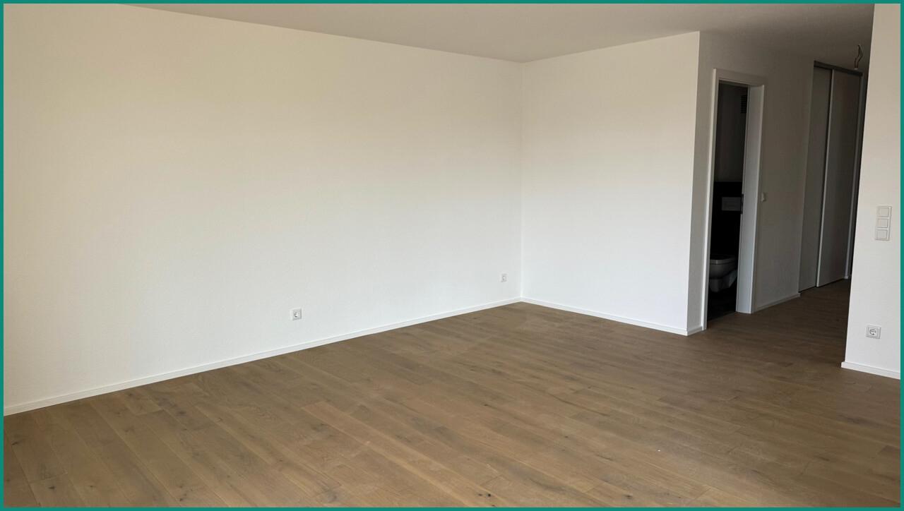 Lange Wand im Wohnzimer für Ihre Coutsch