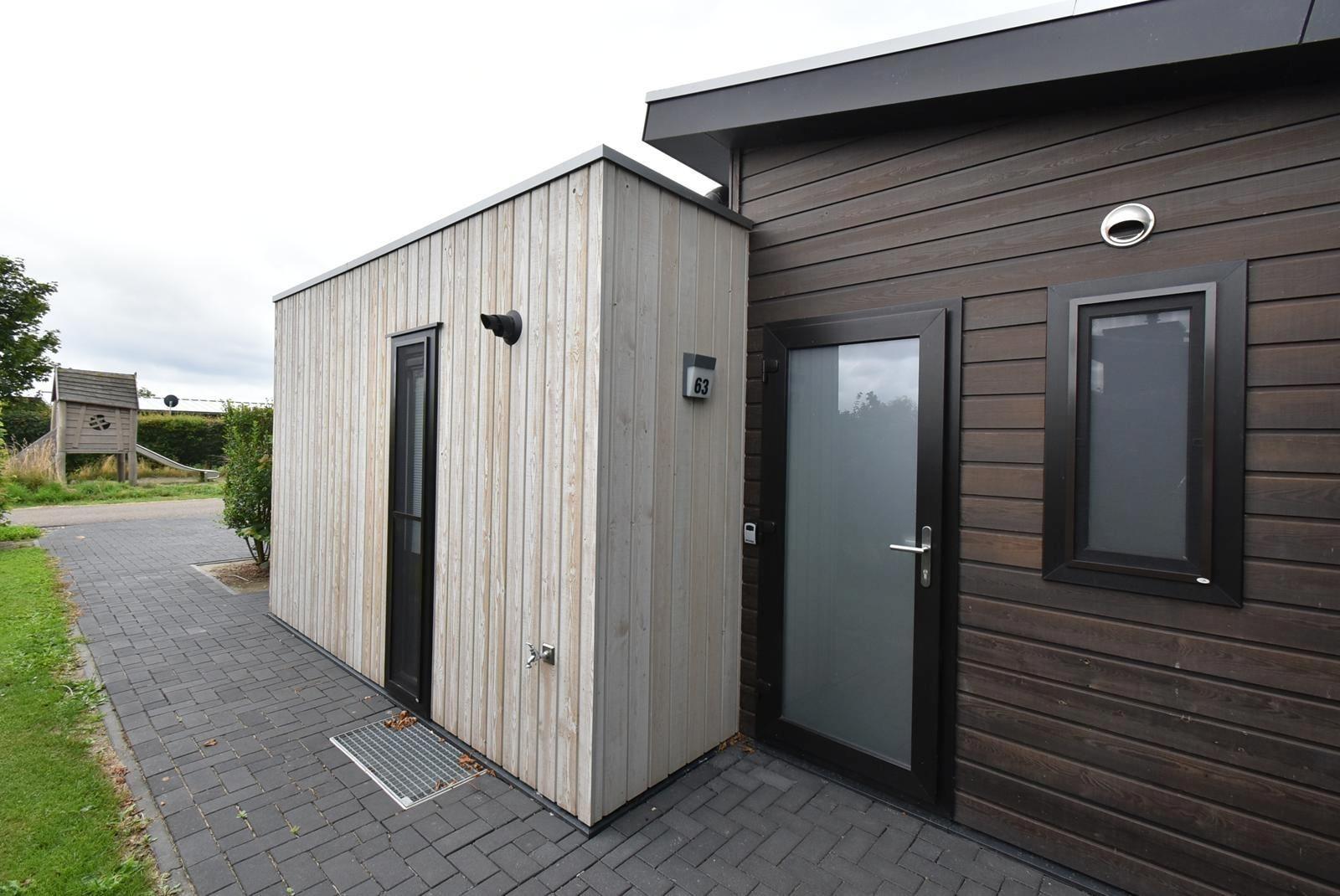 ferienhaus-kaufen-herkingen-modern-terrasse-2025.webp010