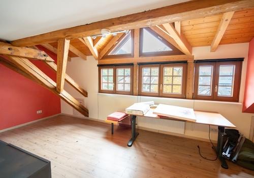 Zimmer mit großer Gaupe