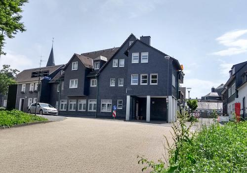 Öffentliches Parken für 2 Stunden auf dem Rathausparkplatz