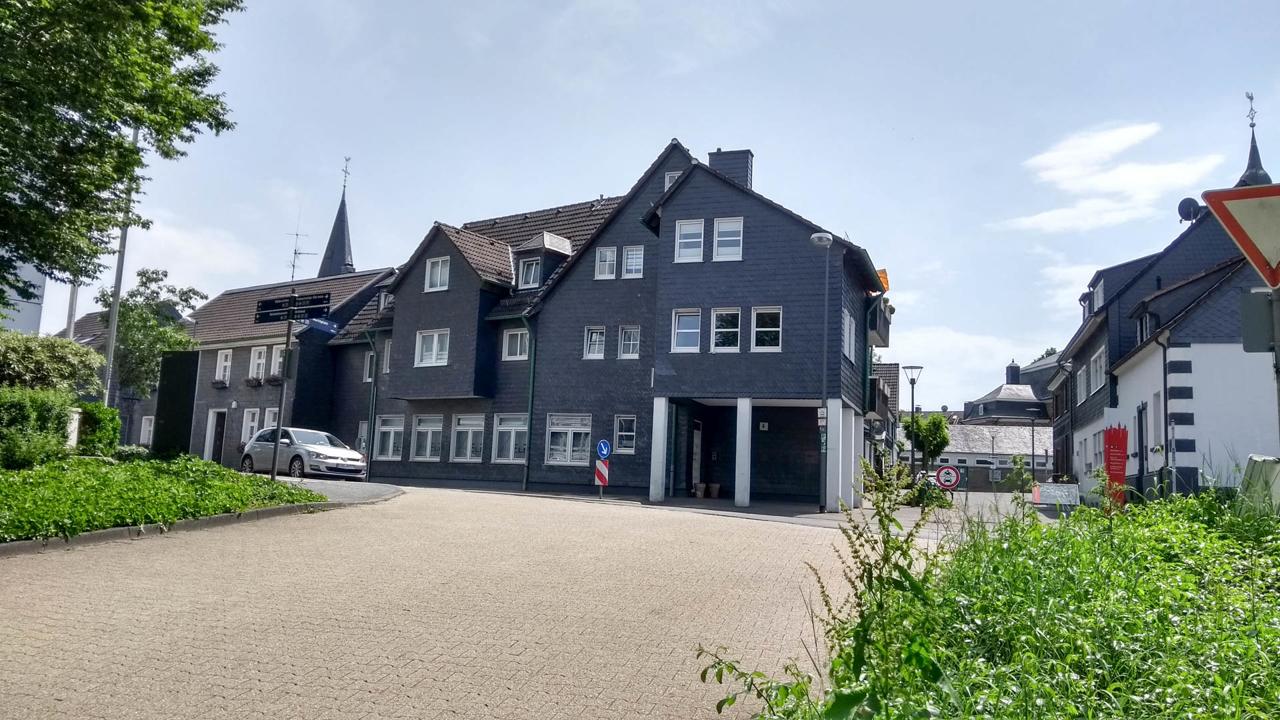 Öffentliches Parken für 2 Stunden auf dem Rathausparkplatz