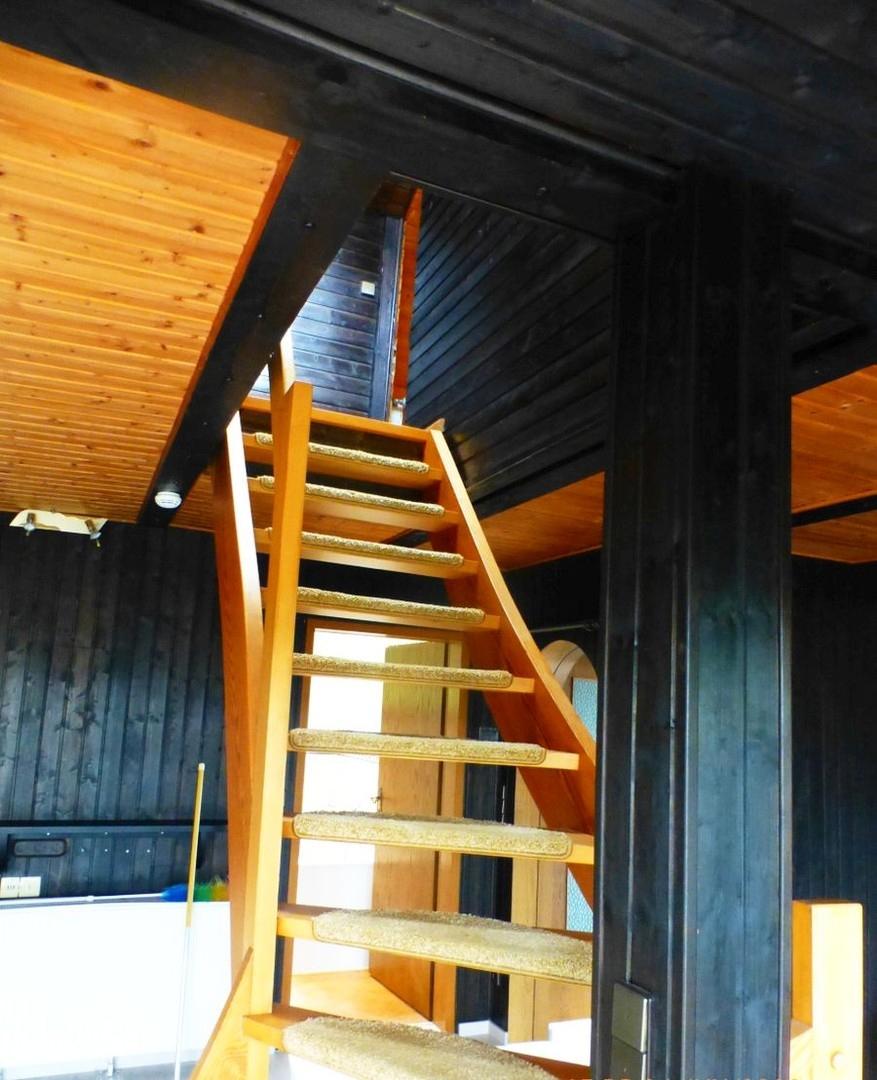Aufgang zu dem 2 Mansarden