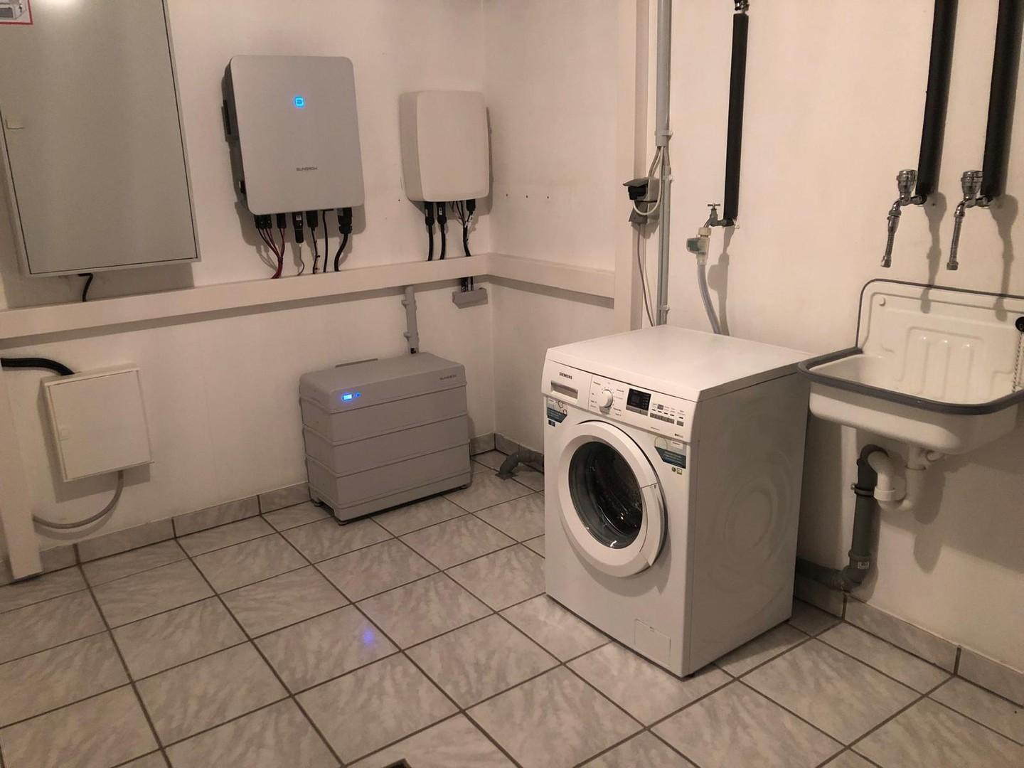 Waschküche/PV Anlage Batterie