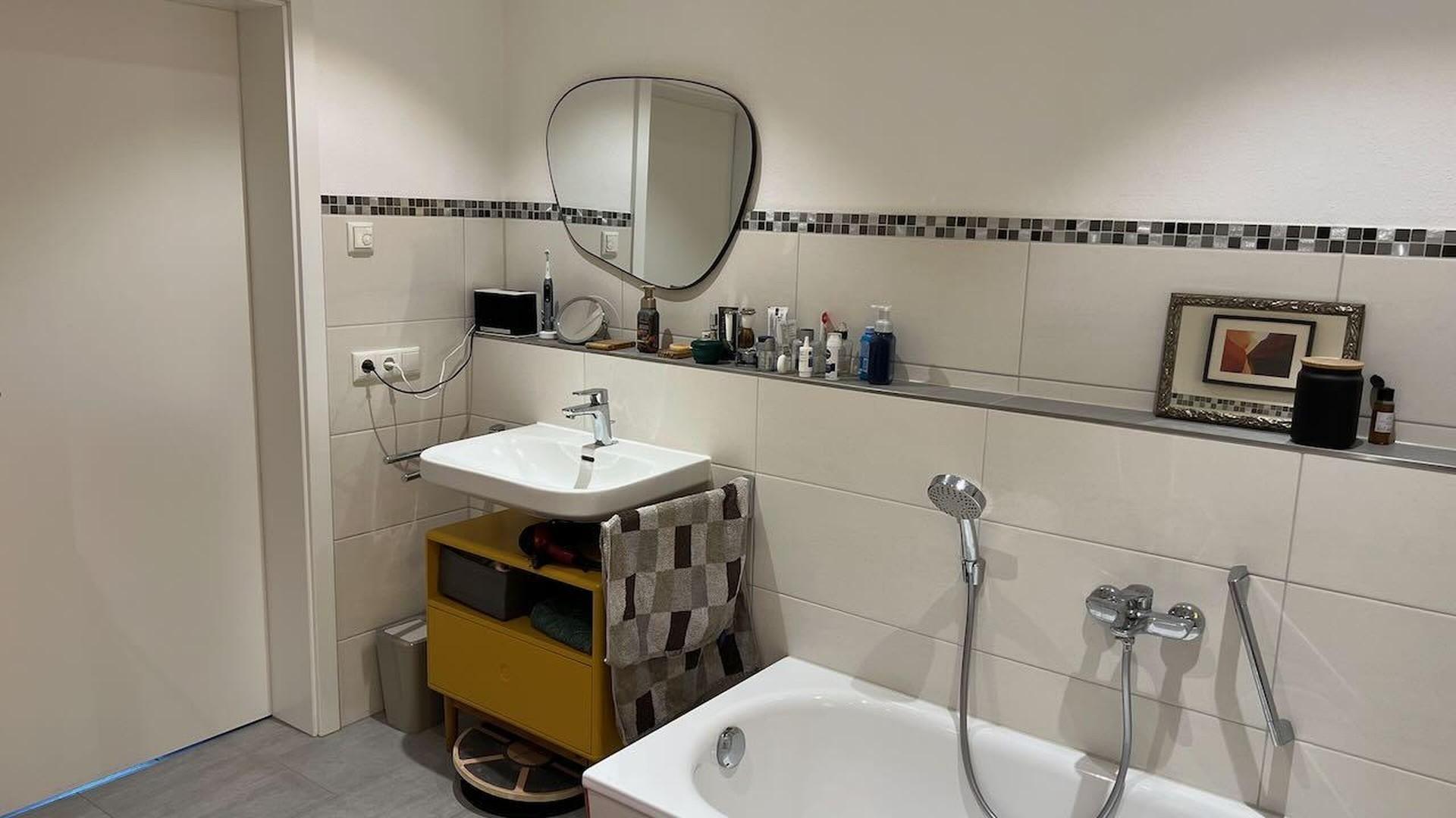 Badezimmer mit Dusche