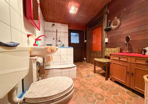 Badezimmer mit Tauchbecken