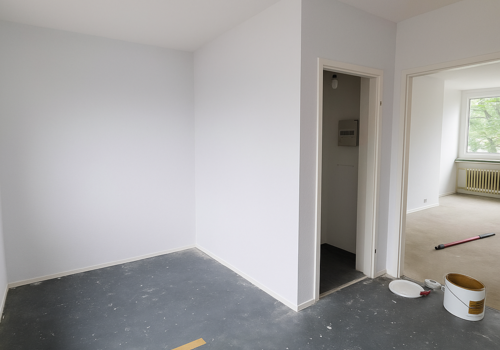 Küche mit Abstellkammer Straßenseite