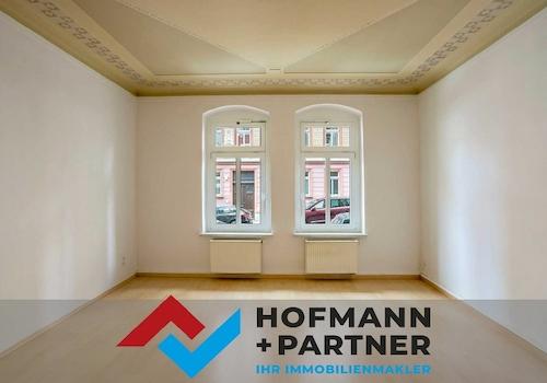 Wohnzimmer mit Stuck