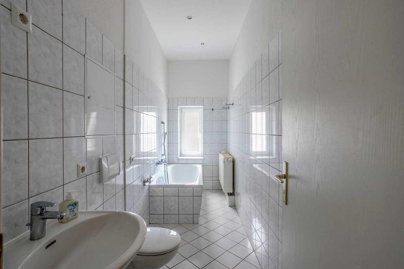 Badezimmer mit Fenster