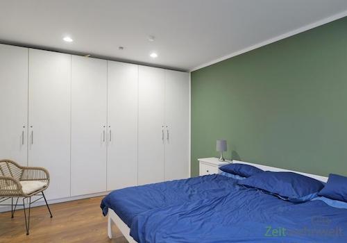 großer Kleiderschrank