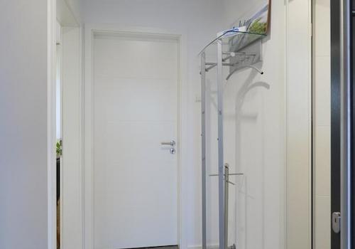 Wohnungsflur mit Garderobe