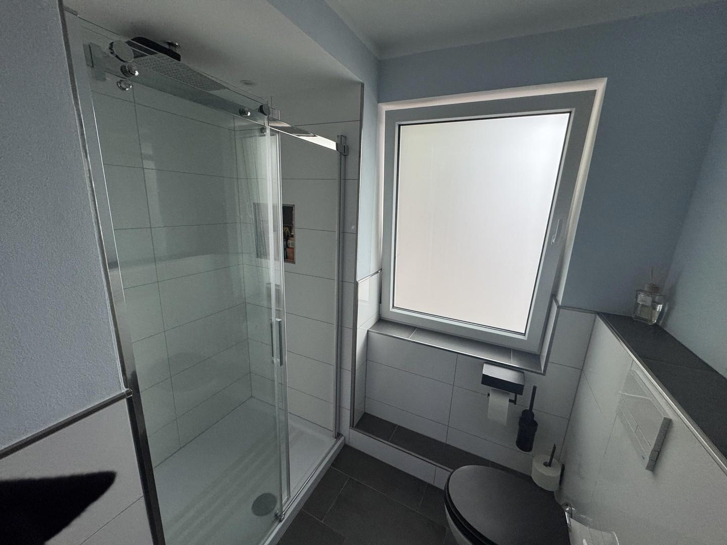 Bad mit großer Dusche