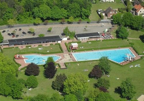 Freibad im Ort