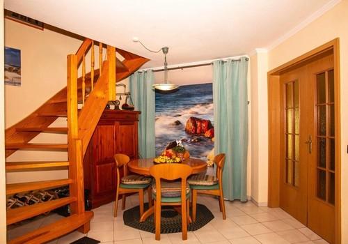 Flur mit Treppenaufgang