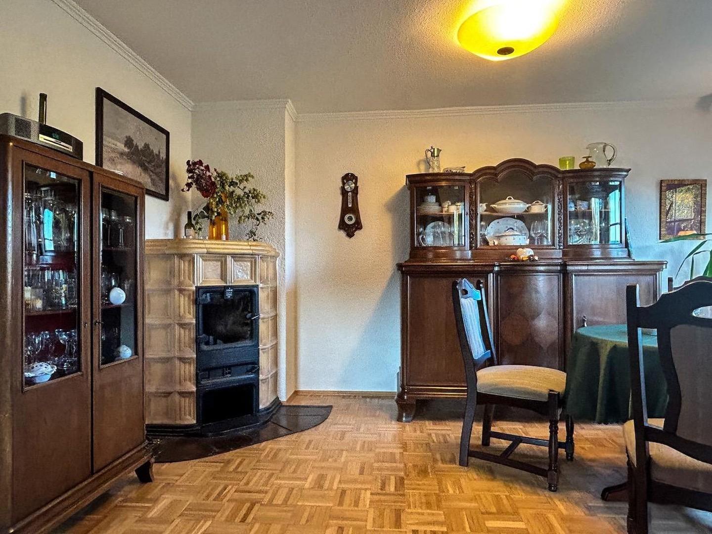 Wohnzimmer mit Kamin