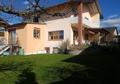 Blick aus dem Garten (südwest)