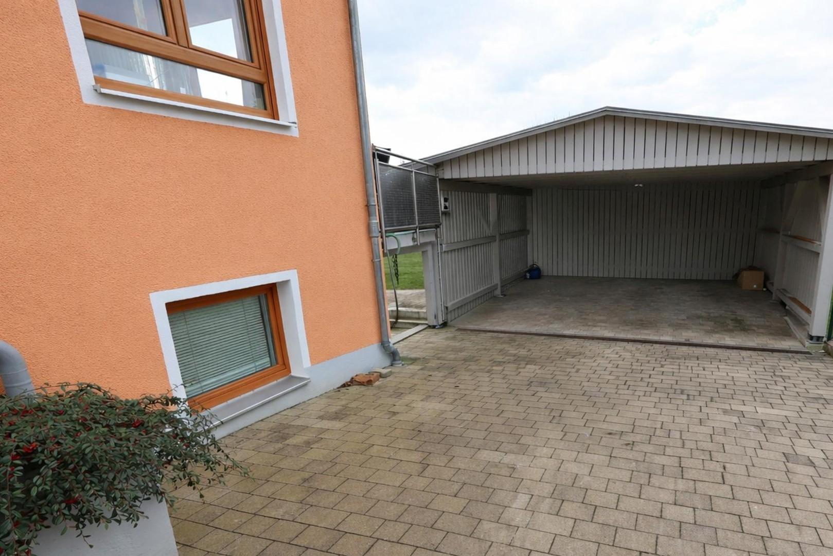 Einfahrt, Carport, Anbau