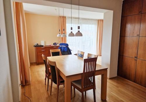 Esszimmer, Blick auf Anbau