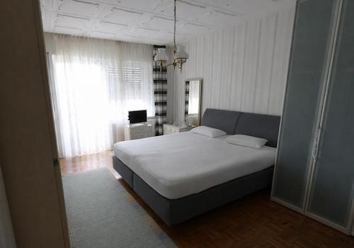 Großes Schlafzimmer 