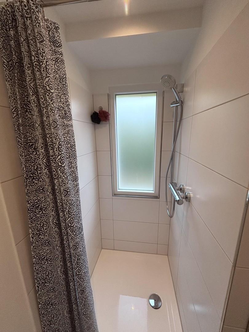 Bad (Dusche & Badewanne)