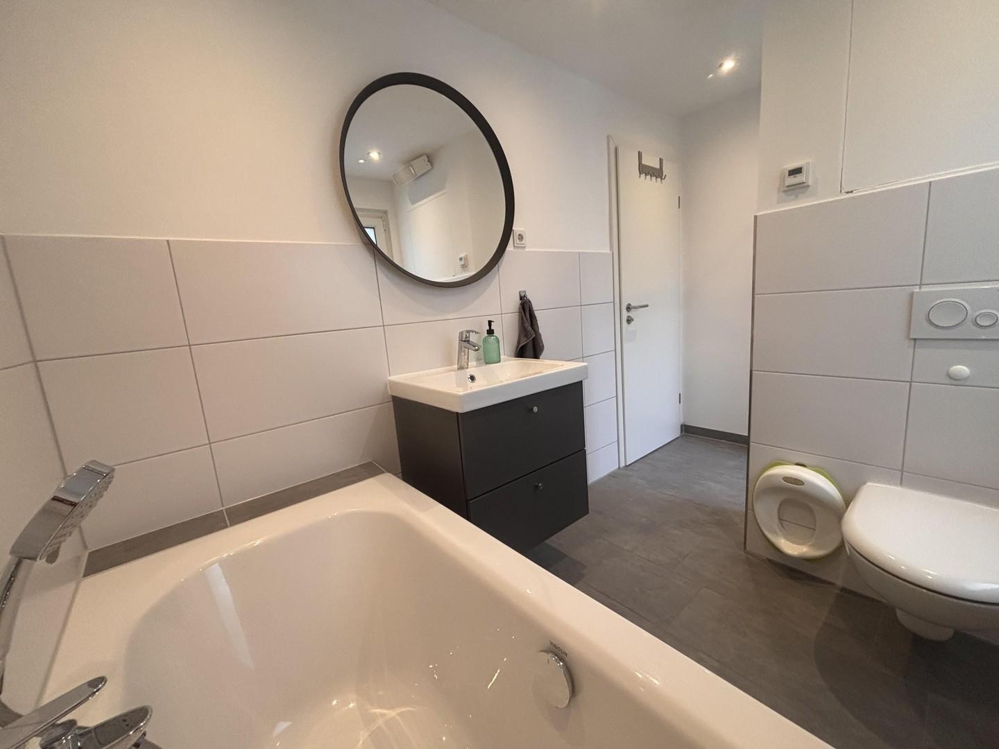 Bad (Dusche & Badewanne)