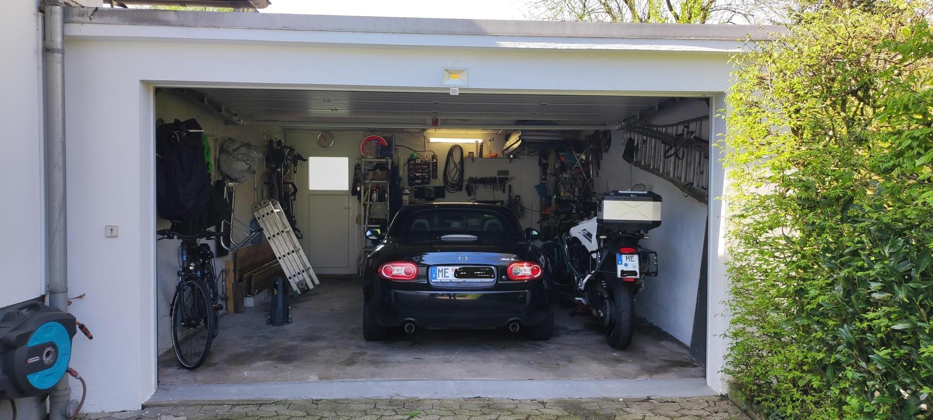 Großräumige Garage