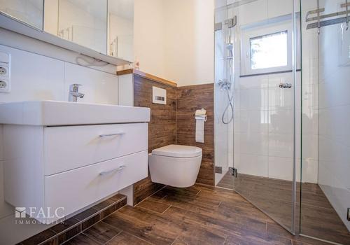Modernisiertes Badezimmer