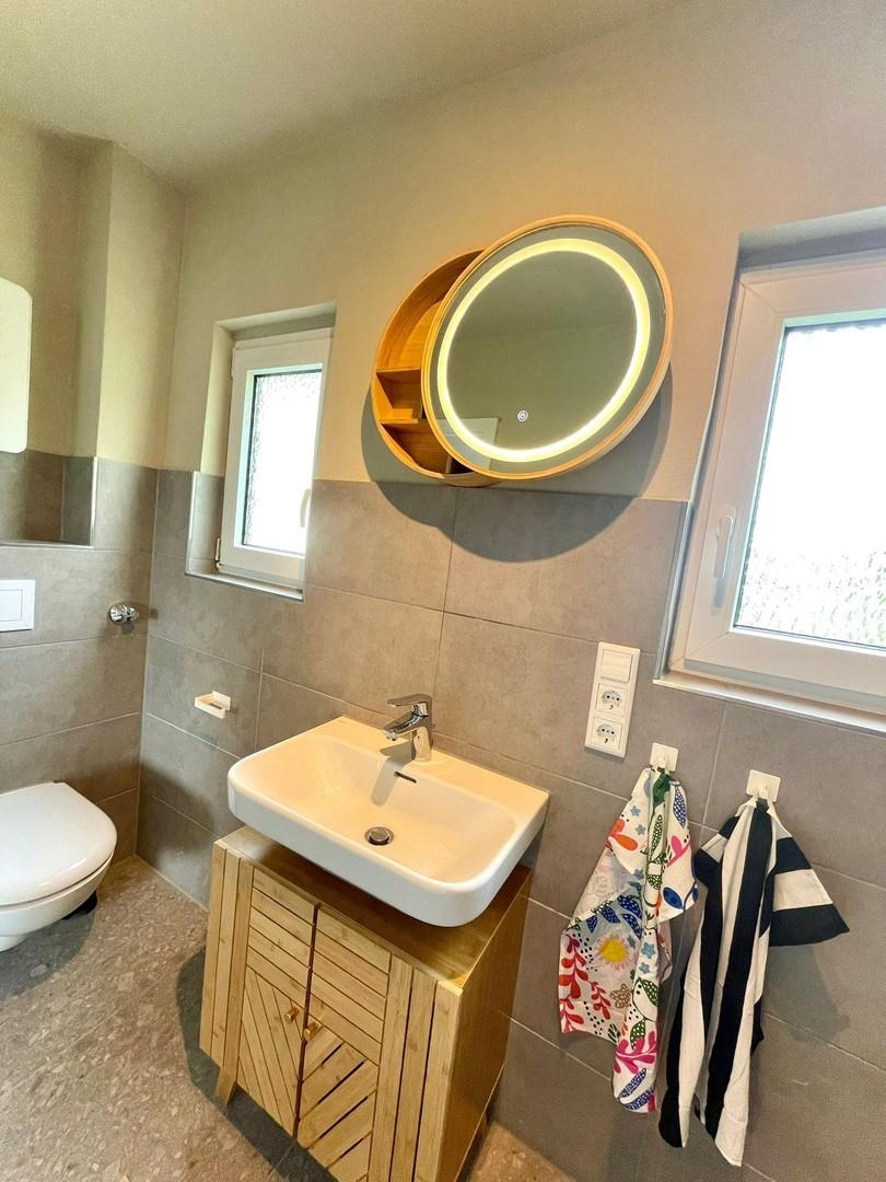 Beleuchteter Spiegelschrank