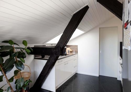 Einbauküche mit Vorratsraum