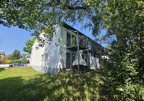 5255 - Südostseite mit Grundstück