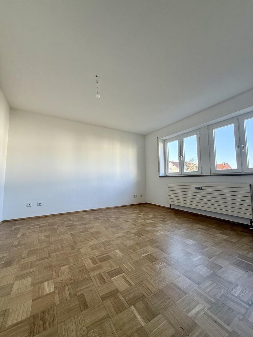 Wohnzimmer (Telefon + TV Dose)