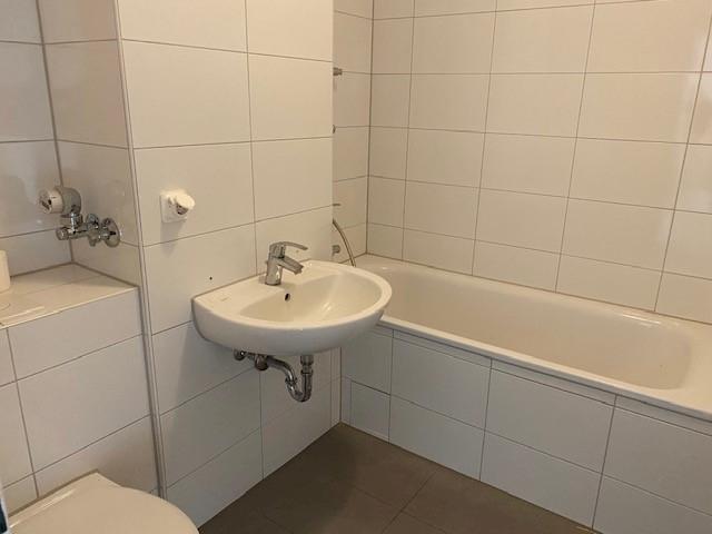 Bad mit Badewanne im oberen Bereich