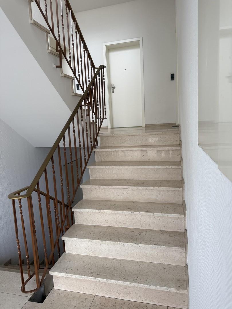 Aufgang zu 3-Raum und 1-Raum