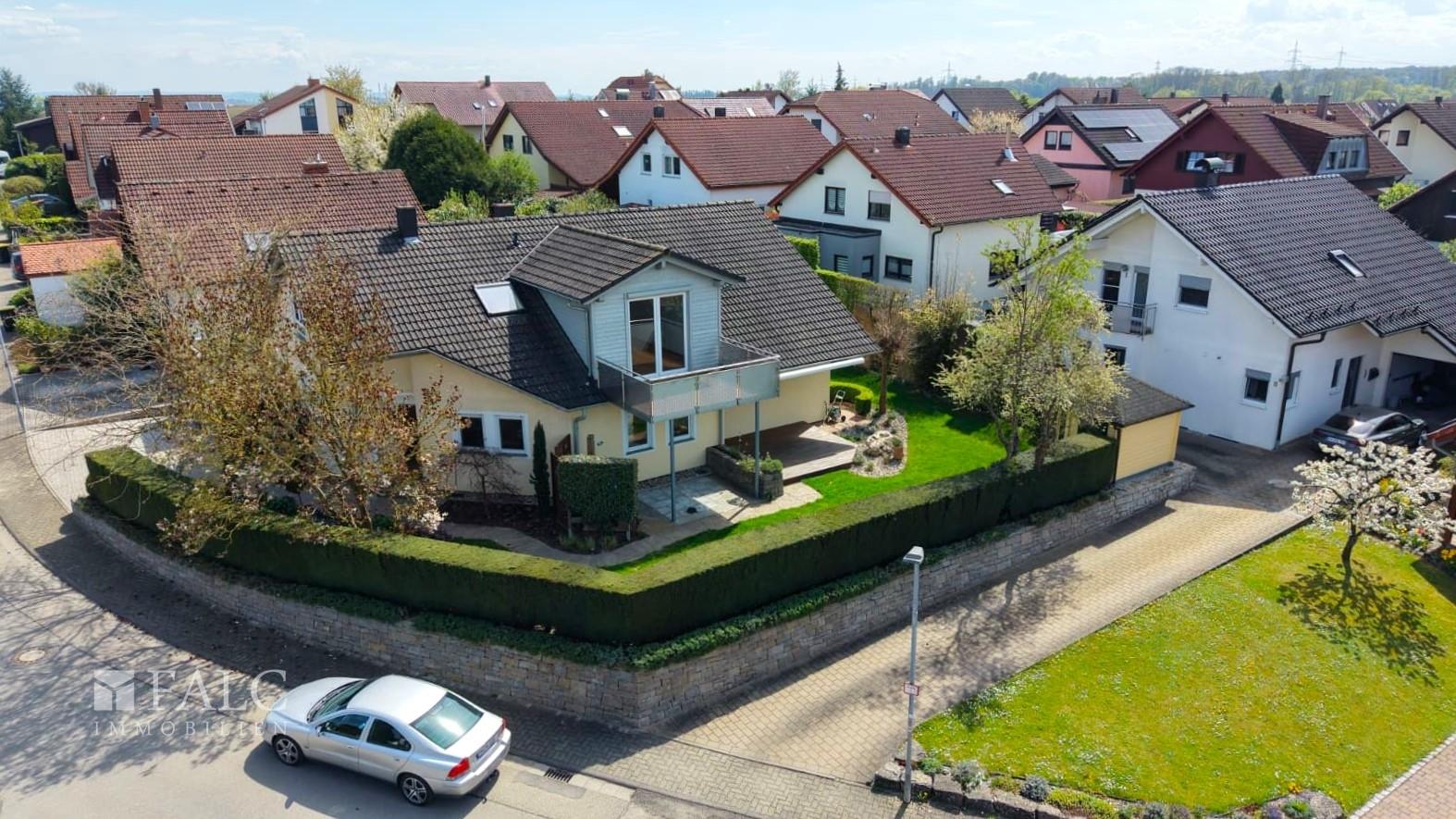 Mit herrlichem Garten...