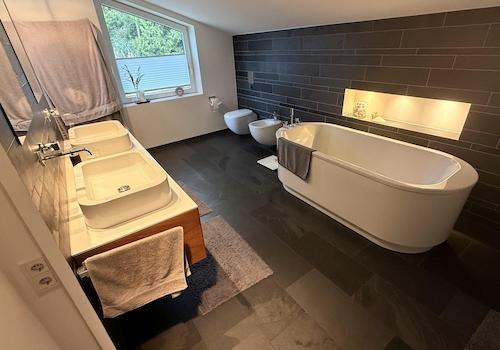 Elternbadezimmer
