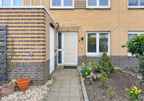 Hauseingang mit Schuppen